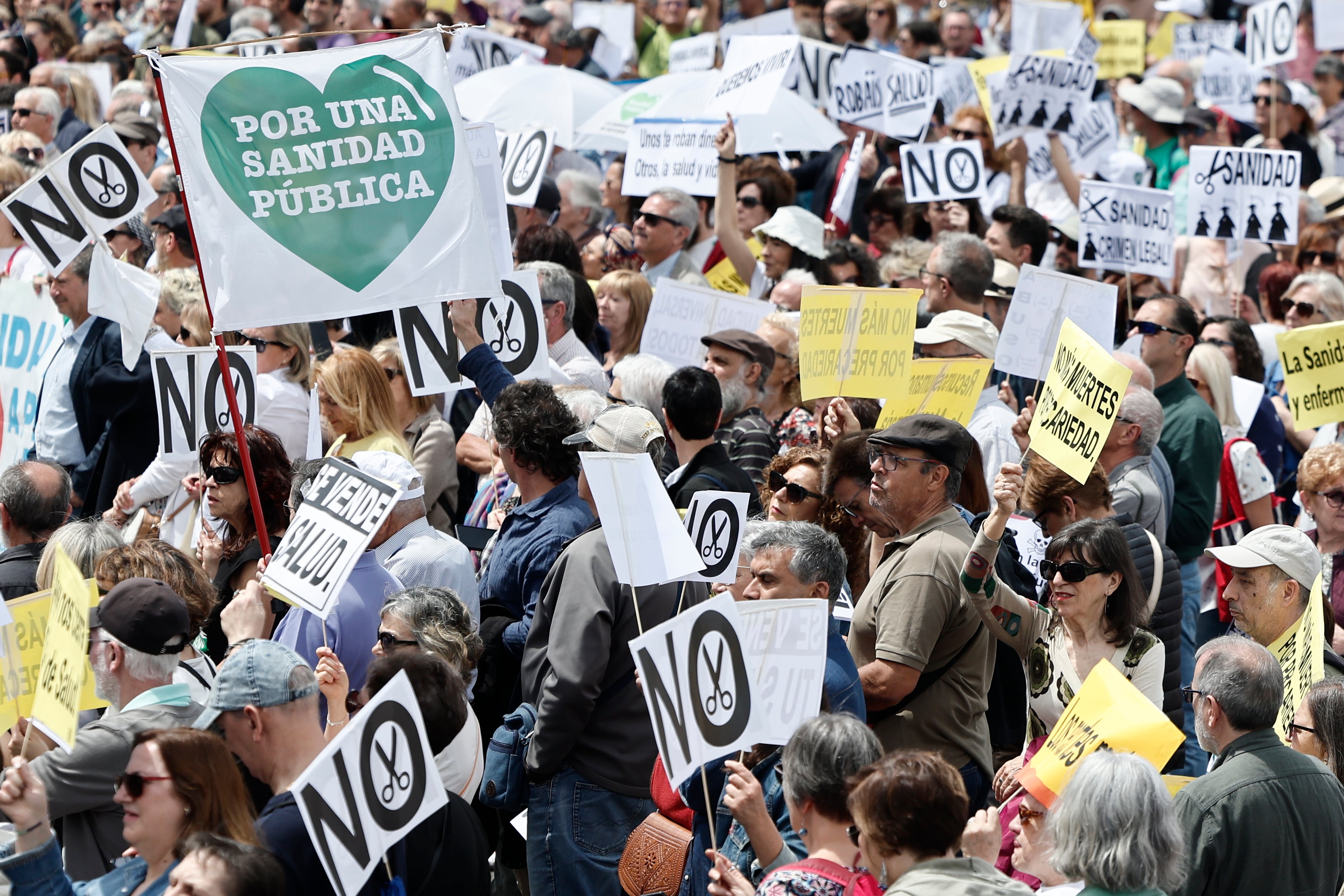 MADRID, 19/05/2024.- Manifestación en defensa de la sanidad pública en Madrid. EFE/Sergio Pérez