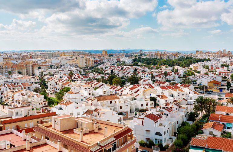 Paisaje abigarrado de viviendas en Torrevieja