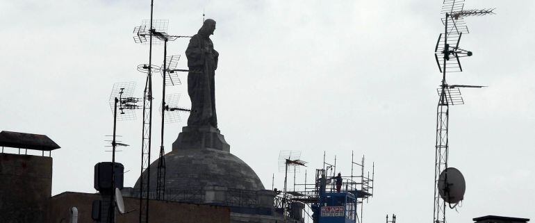 Vista de las obras de construcción del ascensor turístico de la Catedral de Valladolid