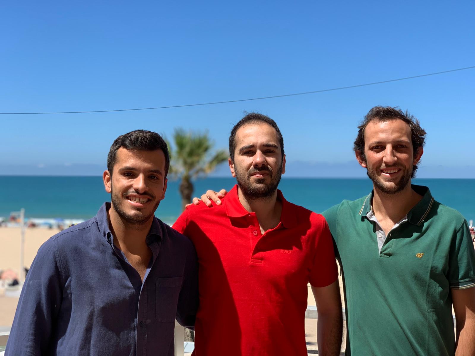 Guillermo, Sergio y Javier, ingenieros en la bahía de Cádiz