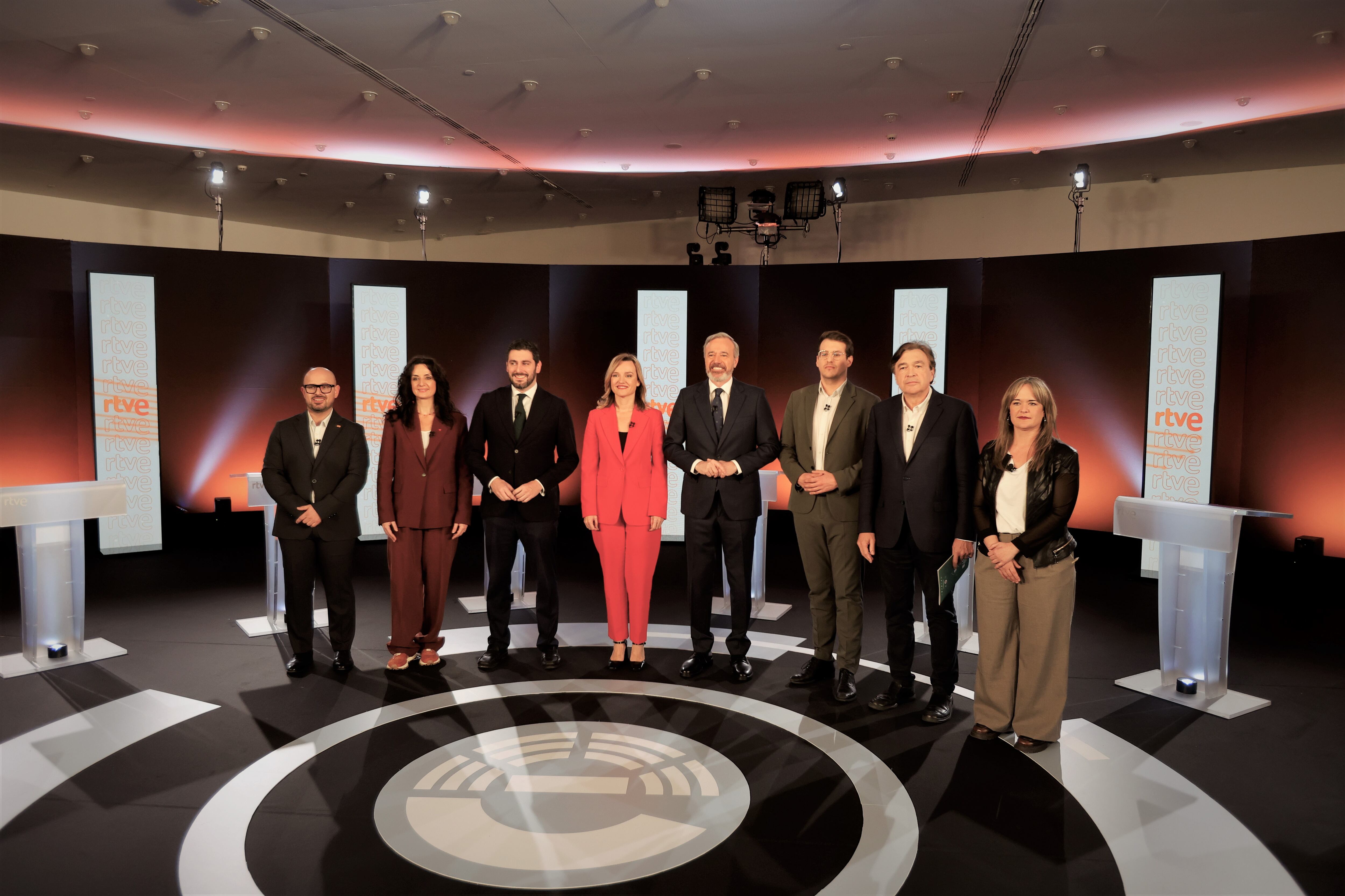 Imagen del debate de los candidatos en las próximas elecciones autonómicas de Aragón en el que participan Jorge Azcón (PP), Pilar Alegría (PSOE), Alejandro Molasco (VOX), Jorge Pueyo (CHA), Tomás Guitarte (EXISTE), María Goikoetxea (PODEMOS), Marta Abengochea (IU-SUMAR) y Alberto Izquierdo (PA), este jueves en RTVE Zaragoza.