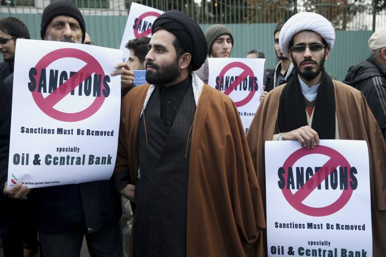 Two clergymen joining a group of Iranian students attend a gathering in front of the headquarters of Iran&#039;s Atomic Energy Organization, to show their support for Iran&#039;s nuclear program in Tehran, Iran, Sunday, Nov. 23, 2014. With a deadline approaching fo