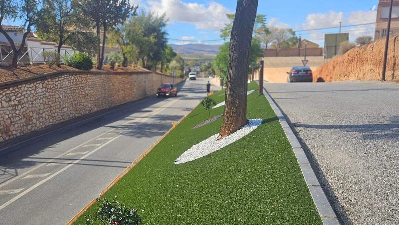 Mejoras en los jardines de la Avenida del Suspiro del Moro, en Otura (Granada)