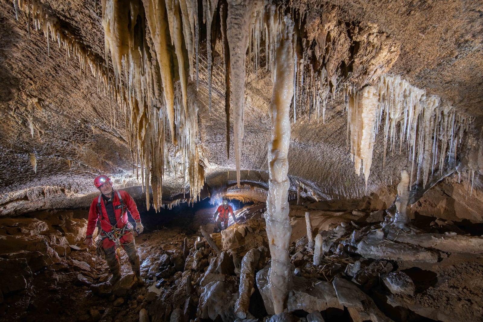 Es el octavo volumen de la serie «Kaite; estudios de espeleología Burgalesa»