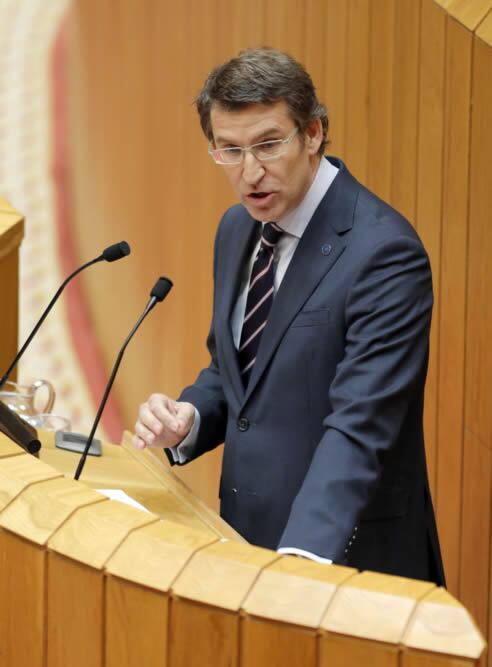 El presidente de la Xunta y del grupo popular, Alberto Núñez Feijóo, durante su comparecencia en el Parlamento de Galicia tras la publicación de unas fotografías de 1995 que le relacionan con Marcial Dorado, condenado por narcotráfico