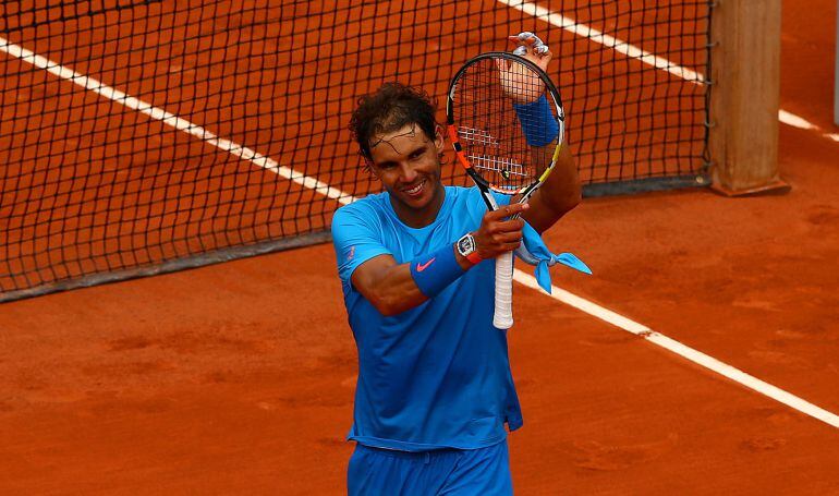 PARIS, FRANCE - MAY 28:  Rafael Nadal of Spain celebrates winning his Men&#039;s Singles match against Nicolas Almagro of Spain on day five of the 2015 French Open at Roland Garros on May 28, 2015 in Paris, France.  (Photo by Clive Mason/Getty Images)