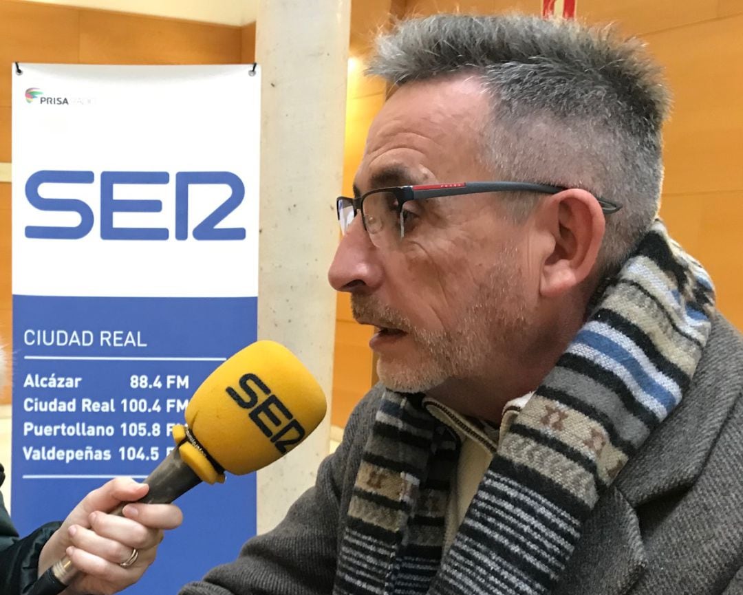 Imagen de archivo del alcalde de Valdepeñas, Jesús Martín, durante una entrevista en Cadena SER