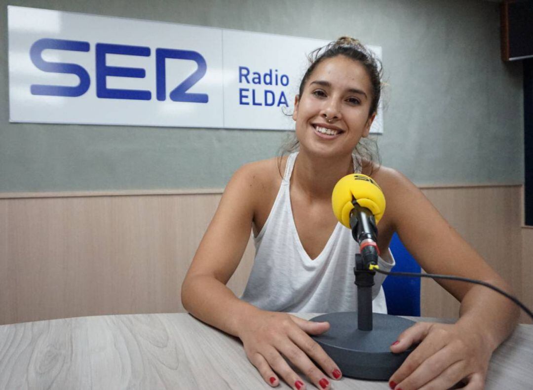 La portera eldense de balonmano, Estela Carrera vuelve a Galicia tras su paso por andalucía