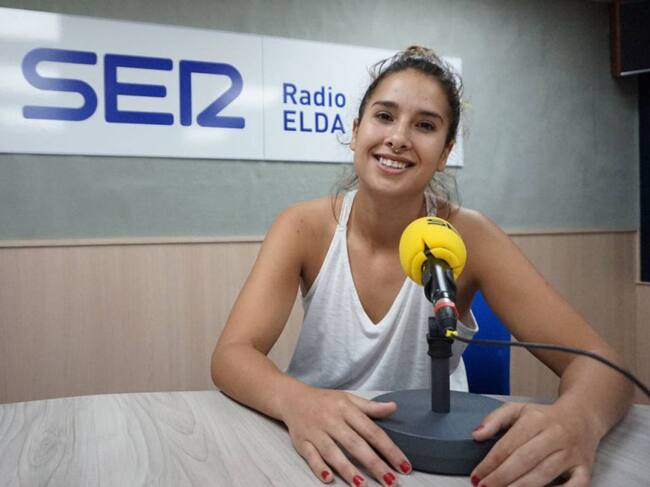 La portera eldense de balonmano, Estela Carrera vuelve a Galicia tras su paso por andalucía