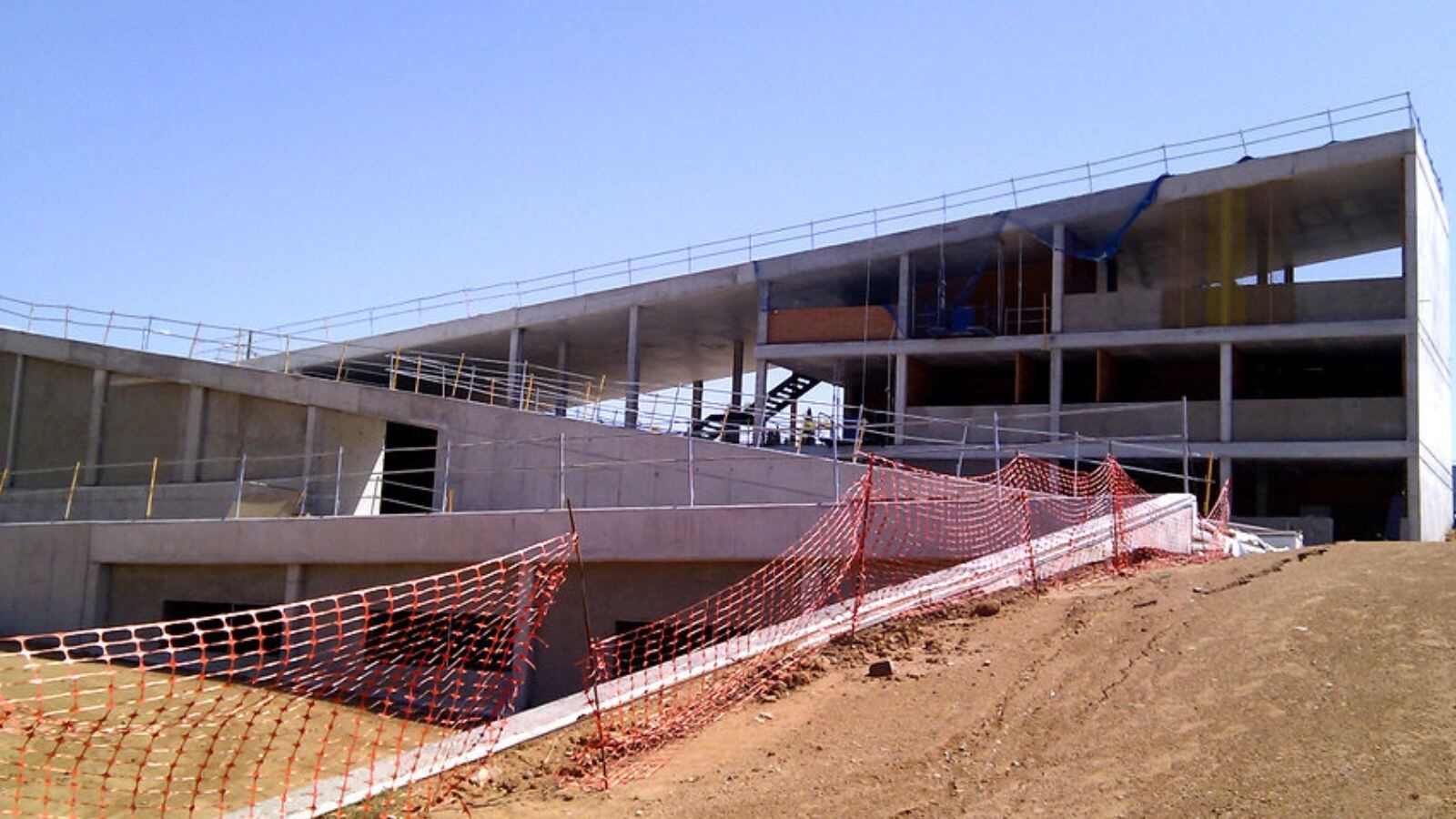 Imagen de archivo de las obras de la que iba a ser la Casa de la Juventud de Toledo, ubicada en la Calle Dinamarca