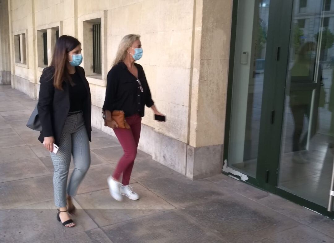 La exalcaldesa Sonia Castedo, a su entrada a la sesión de este miércoles en la Audiencia Provincial