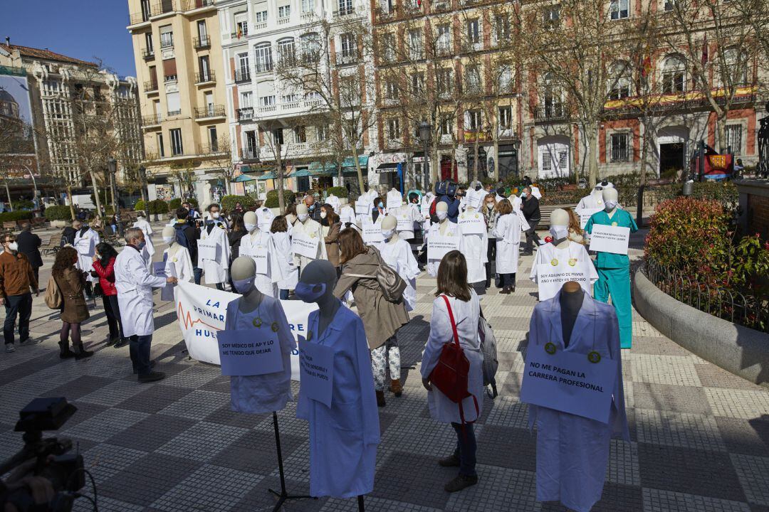 Imagen de este miércoles frente a la consejería de Hacienda durante la huelga indefinida de los médicos de Atención Primaria de Madrid