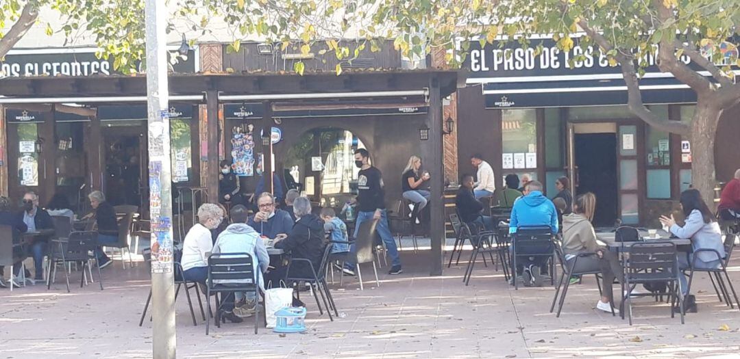 Imagen de éste sabado en una terraza de Cartagena