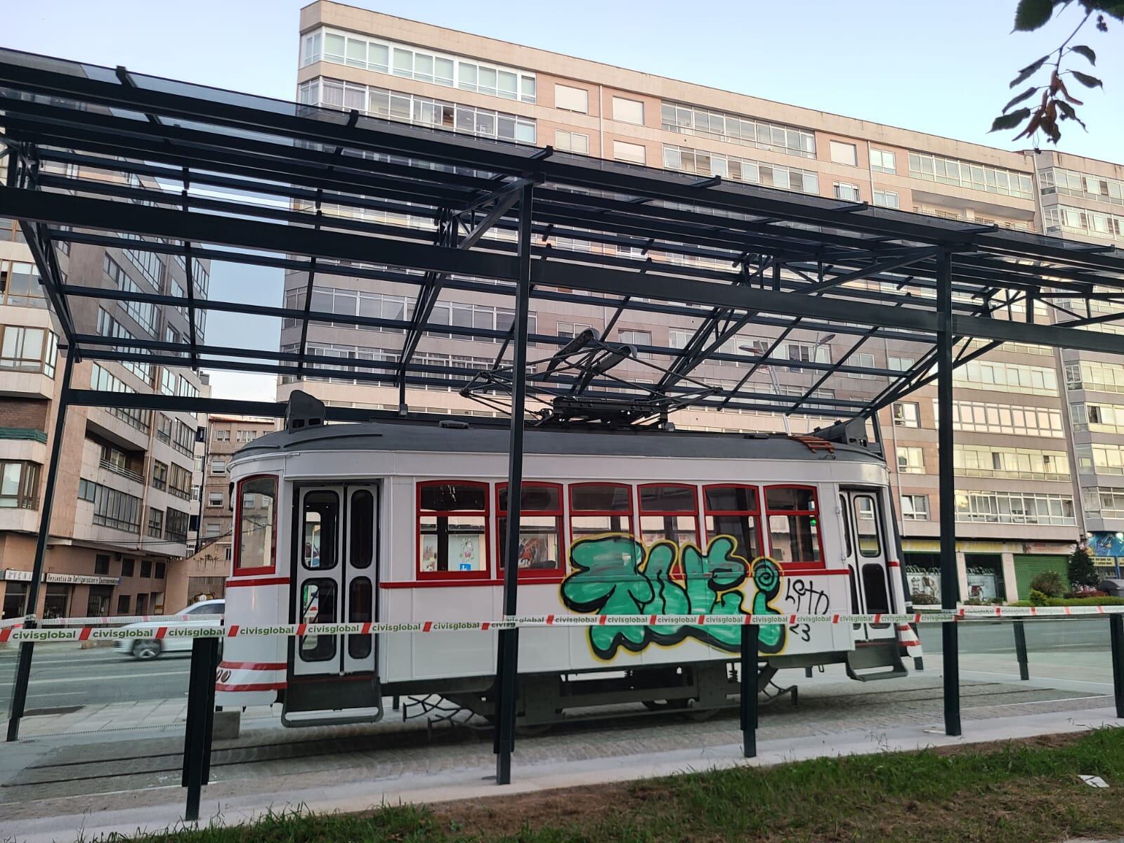 Tranvía vandalizado en Coia, Vigo