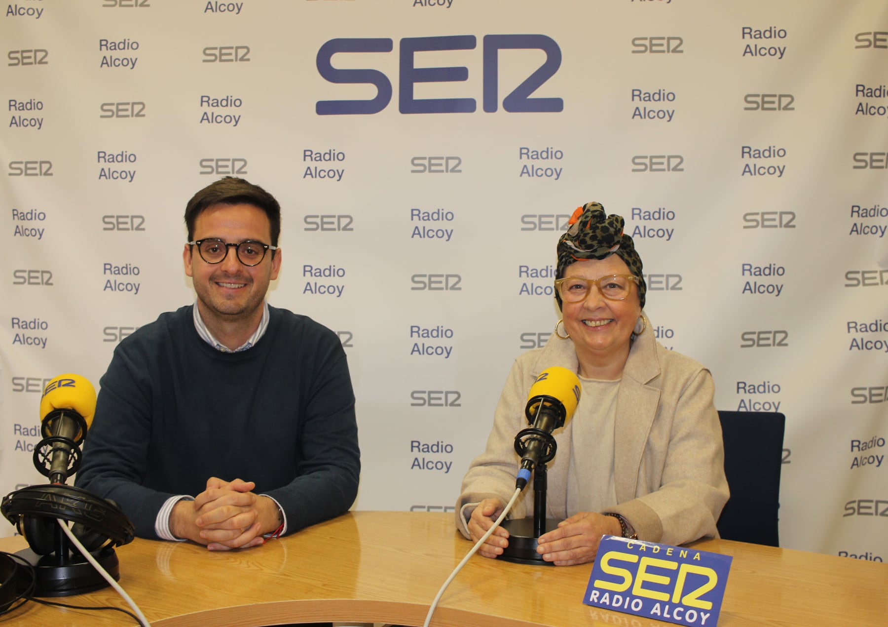 Rubén Muñoz i Marcela Richart, en l&#039;estudi central de Radio Alcoy