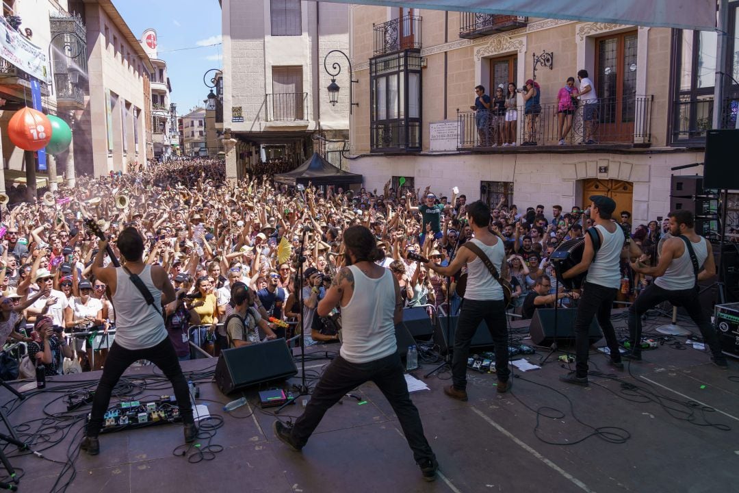 La MODA actúa en la Plaza del Trigo durante la pasada edición de Sonorama