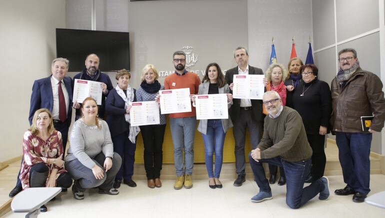 Presentación del decálogo de fallas responsables en el Ayuntamiento de Valencia