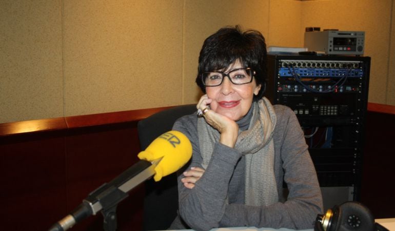 Concha Velasco als estudis de Ràdio Barcelona