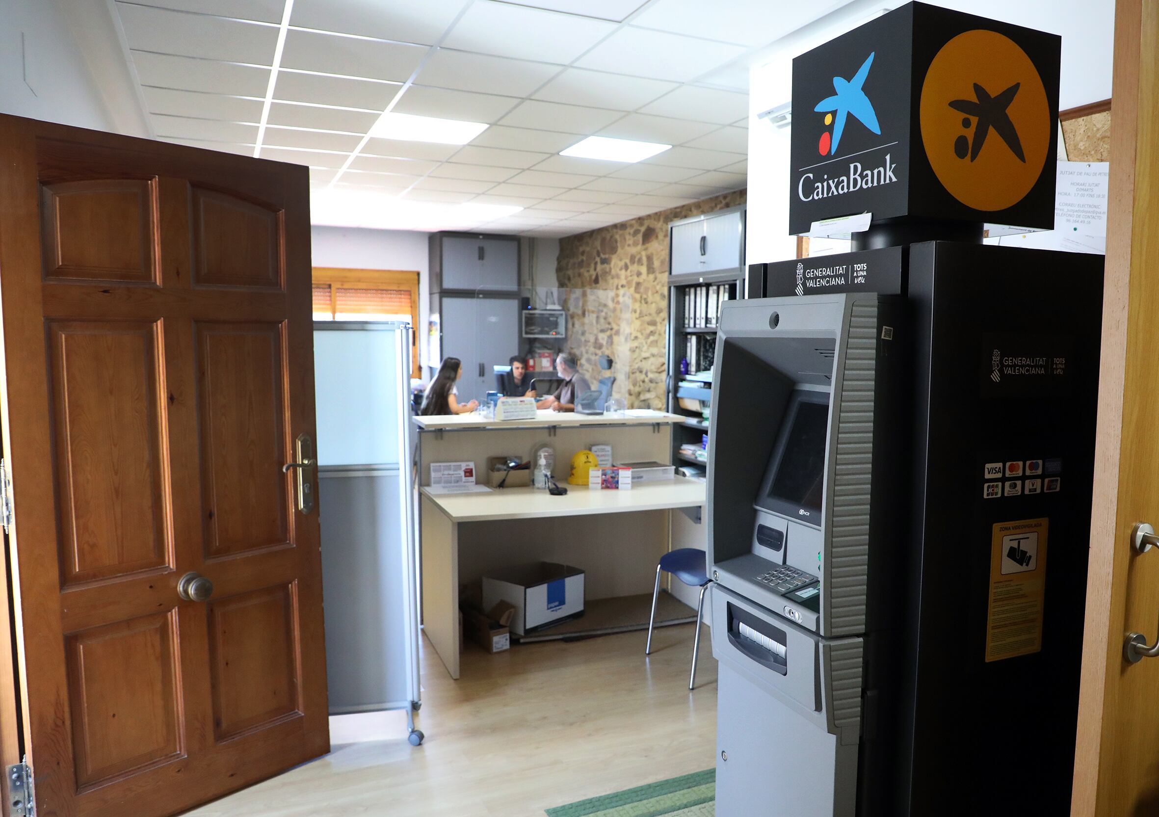 El cajero automático que la Generalitat ha instalado en el municipio valenciano de Petrés.