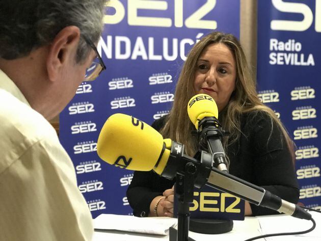 Rosa Romero durante la entrevista en Hoy por Hoy Sevilla, con Salomón Hachuel