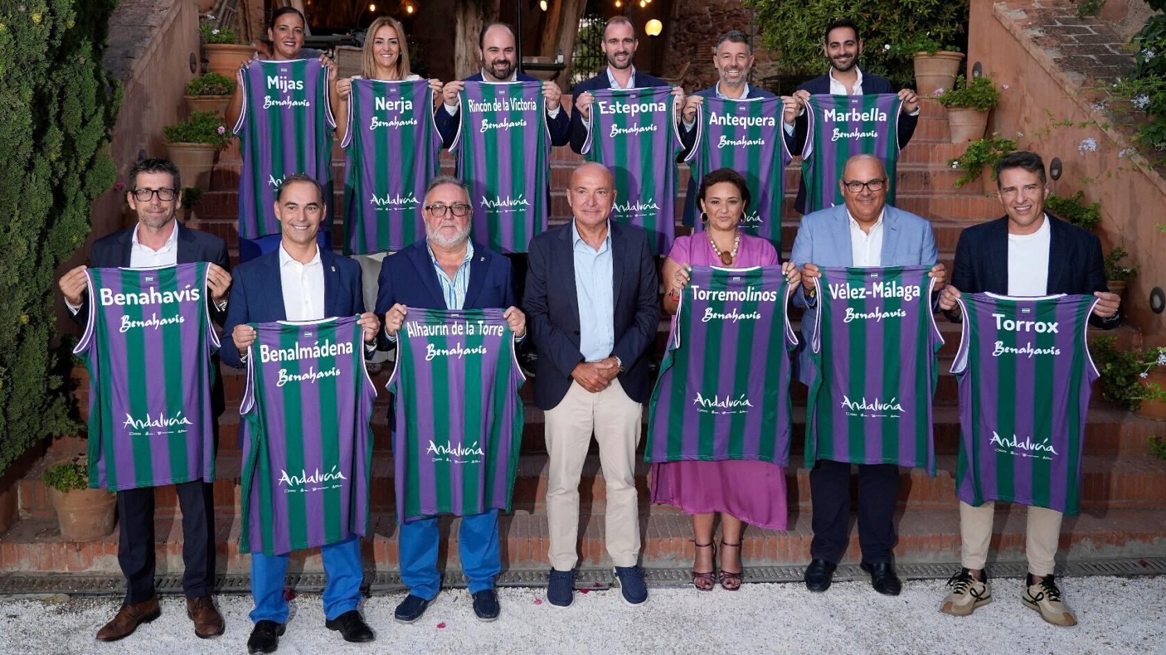 Representantes de 12 municipios malagueños renuevan con el Unicaja ‘Nuestra provincia juega’