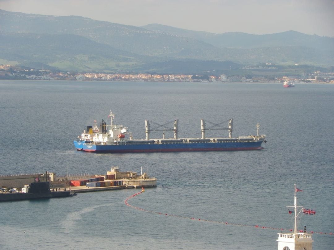 El submarino HMS Ambush en la base naval de Gibraltar