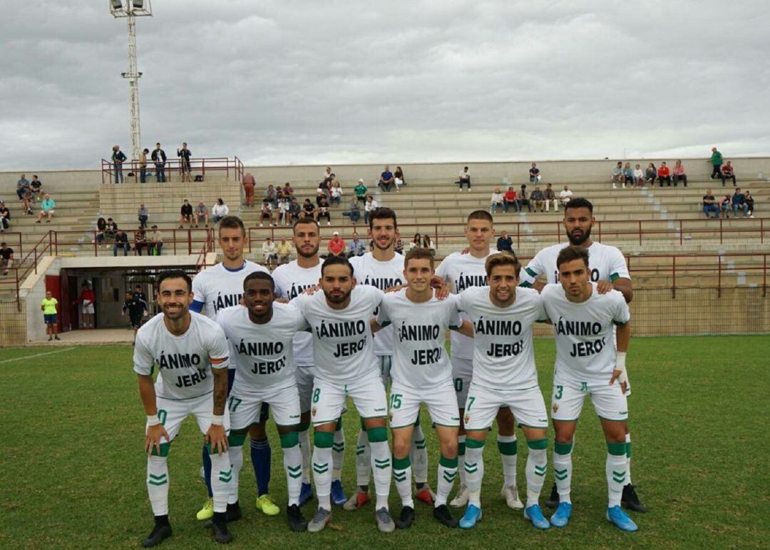 Los jugadores del Ilicitano lucieron camisetas de apoyo a su capitán Jero