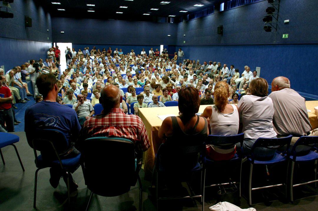 Asamblea de los vecinos de Pajarillos convocados en 2003 por la Coordinadora