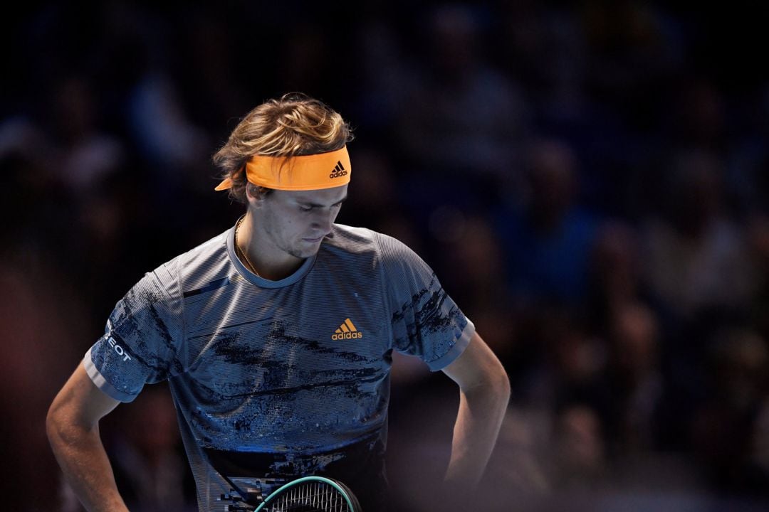 Zverev se lamenta en su partido ante Dominic Thiem.