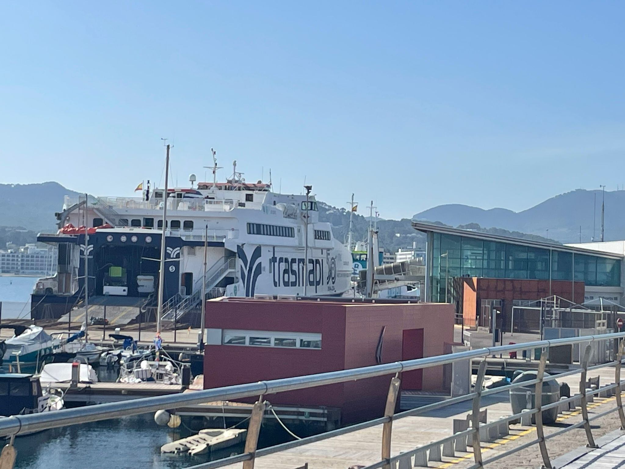 Los hoteleros no quieren ferris en el puerto de Sant Antoni