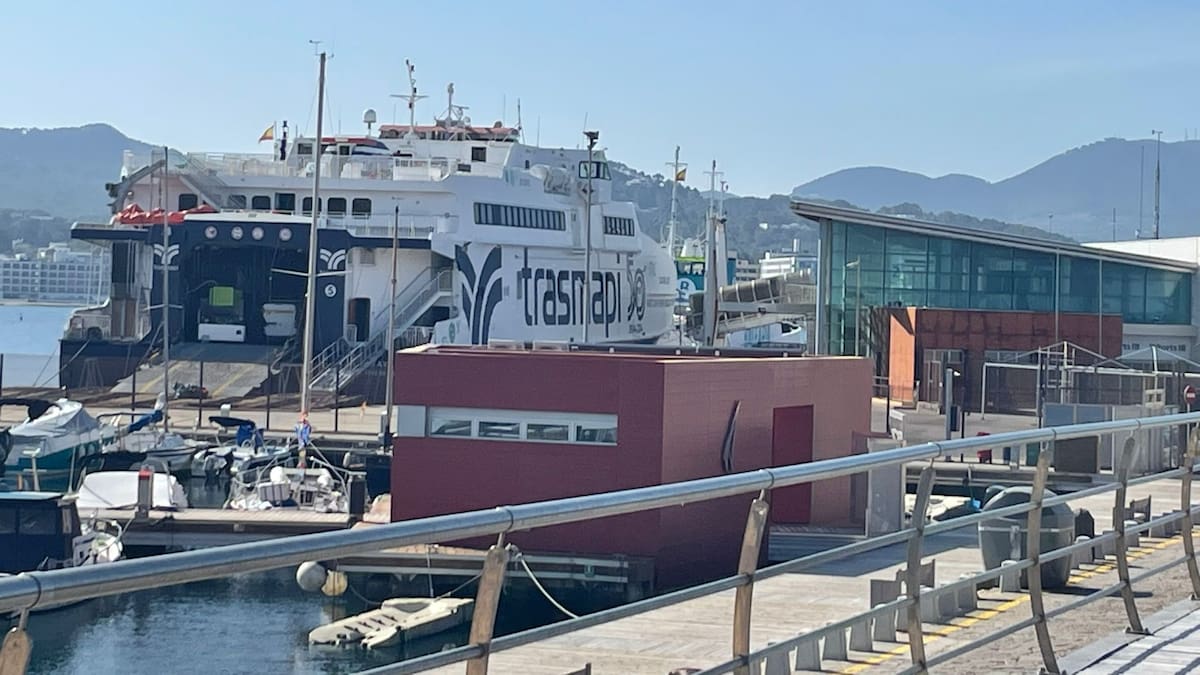 Los hoteleros de Sant Antoni siguen rechazando el tráfico marítimo en el municipio