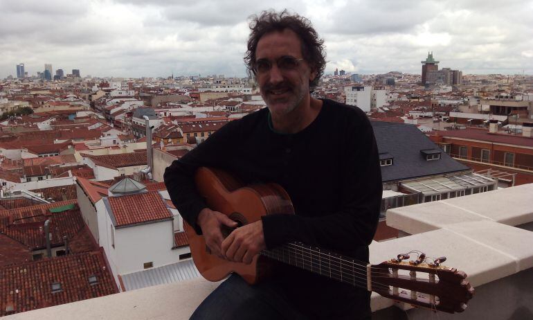 Rafa Sánchez en la terraza de la Cadena SER