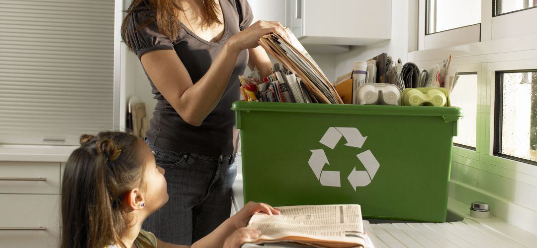 El reciclaje en casa es fundamental para contribuir al cuidado del medio ambiente. 