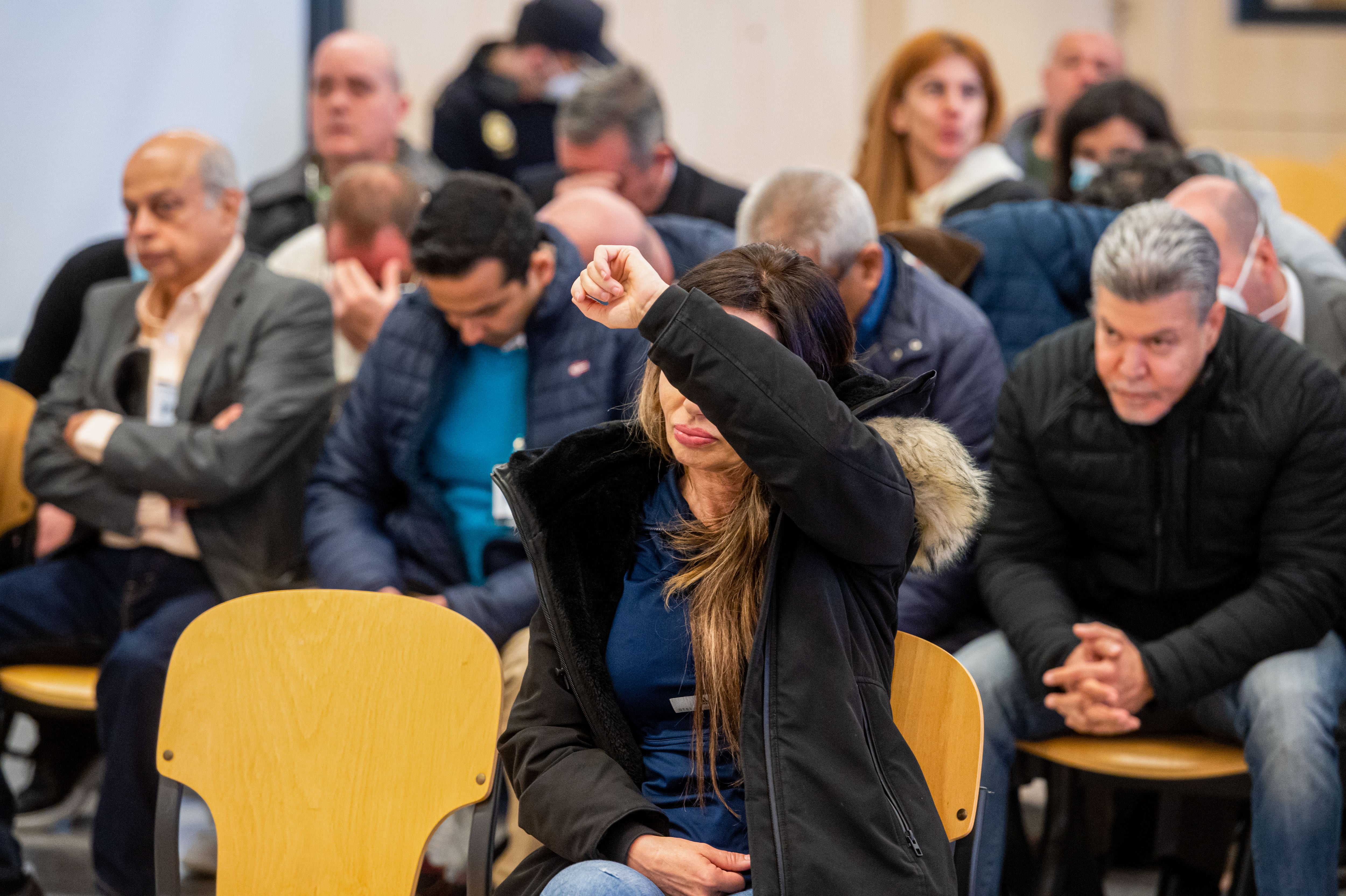 MADRID, 06/03/2023.- Ana María Cameno, conocida como la Reina de Coca, junto al resto de acusados comparece ante el tribunal de la Audiencia Nacional en el arranque del juicio a Los Miami con 81 acusados, este lunes en San Fernando de Henares (Madrid). EFE/ Fernando Villar POOL
