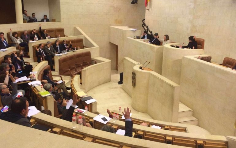 Votación en el Pleno del Parlamento de Cantabria