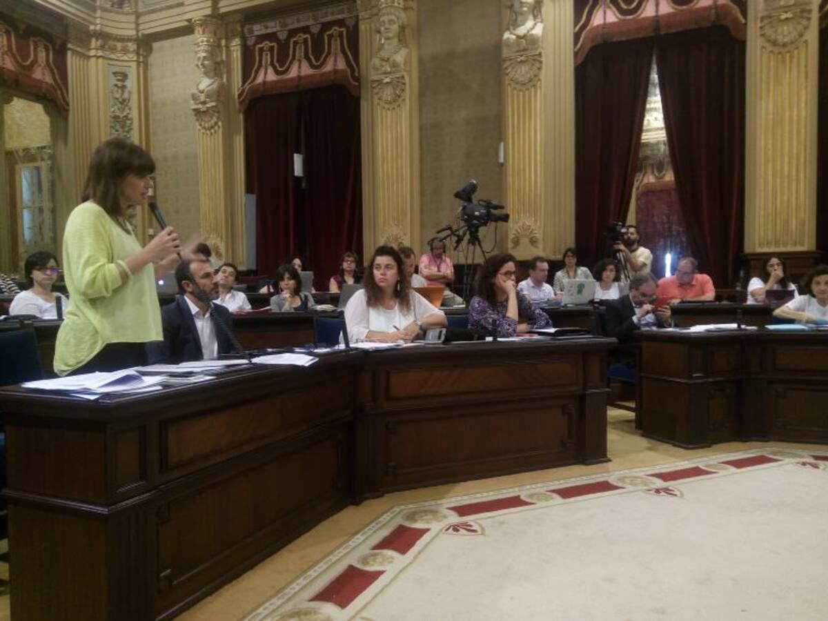 Armengol anima al PP a ir a los tribunales si cree que hay contratos ilegales