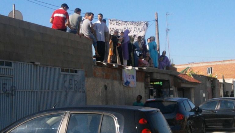 Vecinos de la Cañada Real paralizan el derribo de una chabola en 2011