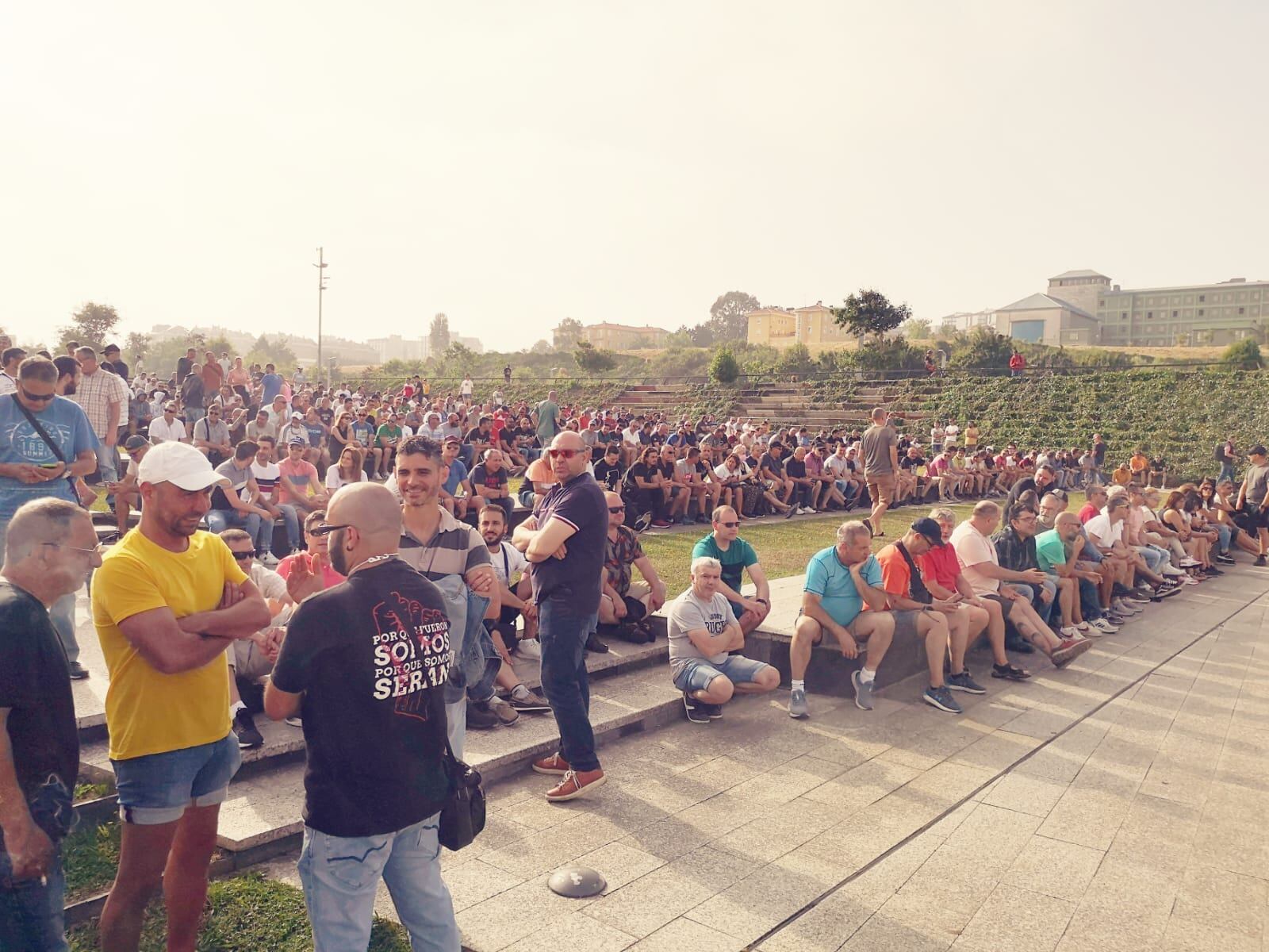 Asamblea de los trabajadores del metal en la Vaguada de las Llamas, en Santander.
