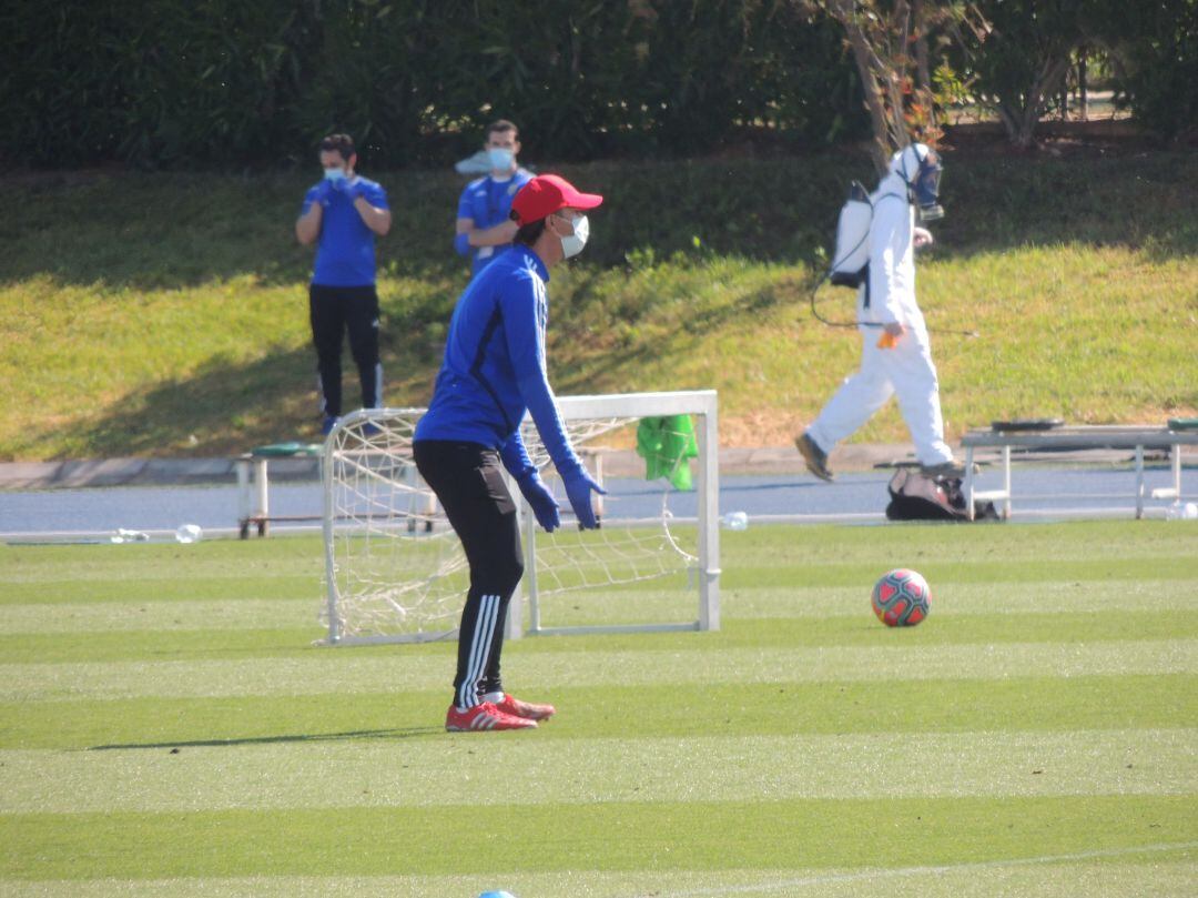 Guti en el campo Anexo en acción. 