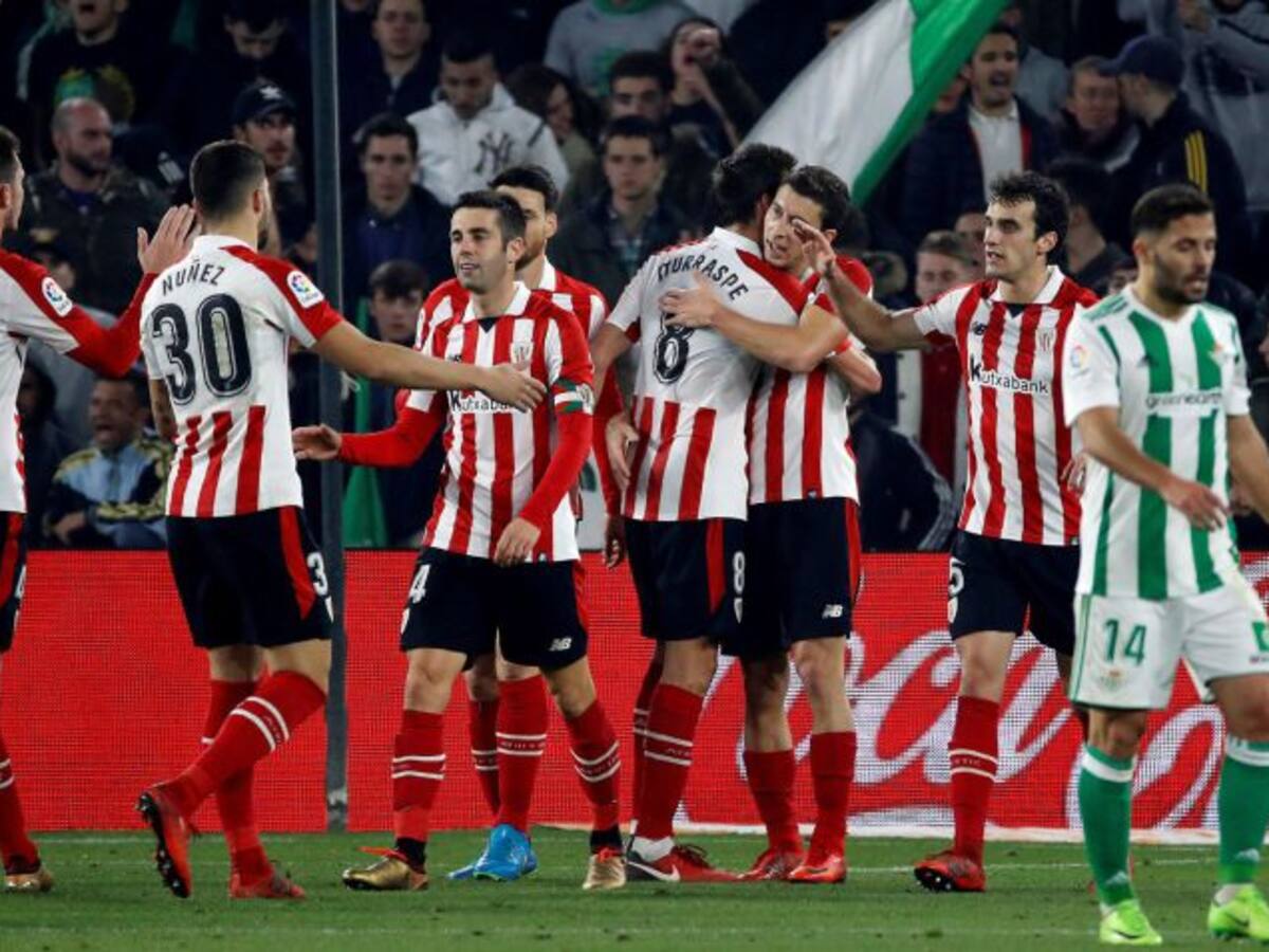 El Athletic se aleja del peligro ante un Betis que jugó en inferioridad