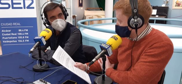 Daniel Reina alcalde de Almagro durante su intervención en el programa con el Coordinador de Hoy por Hoy Ciudad Real, Kevin Orman