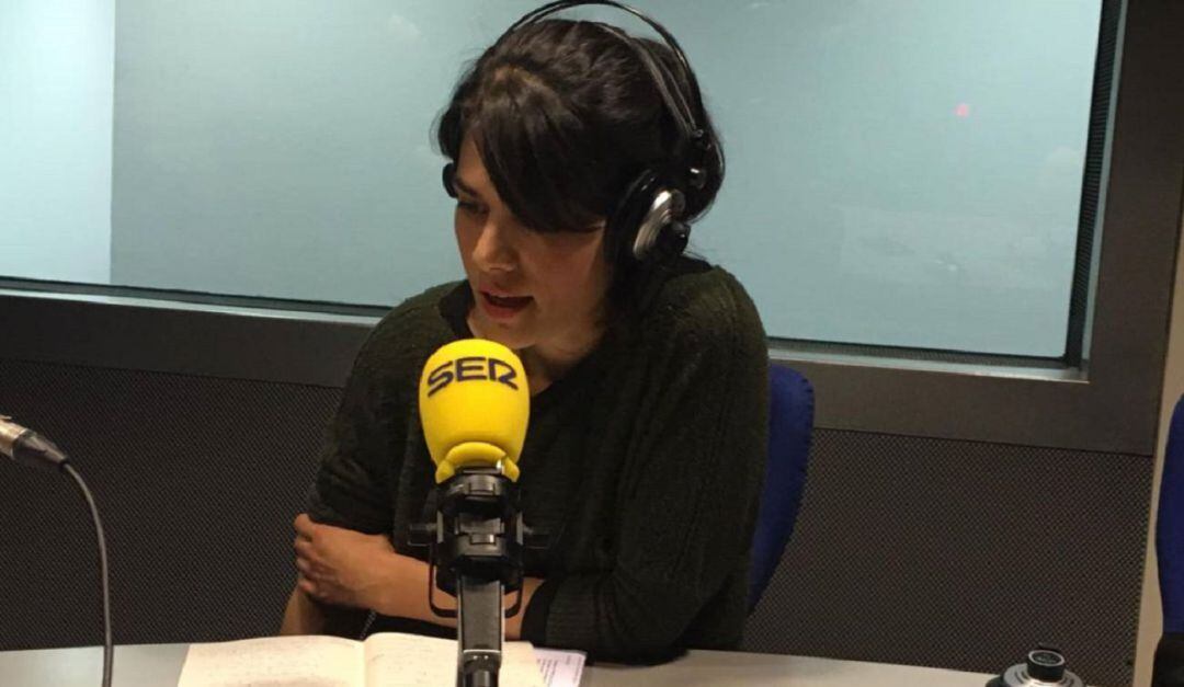 Isabel Serra en los estudios de la SER