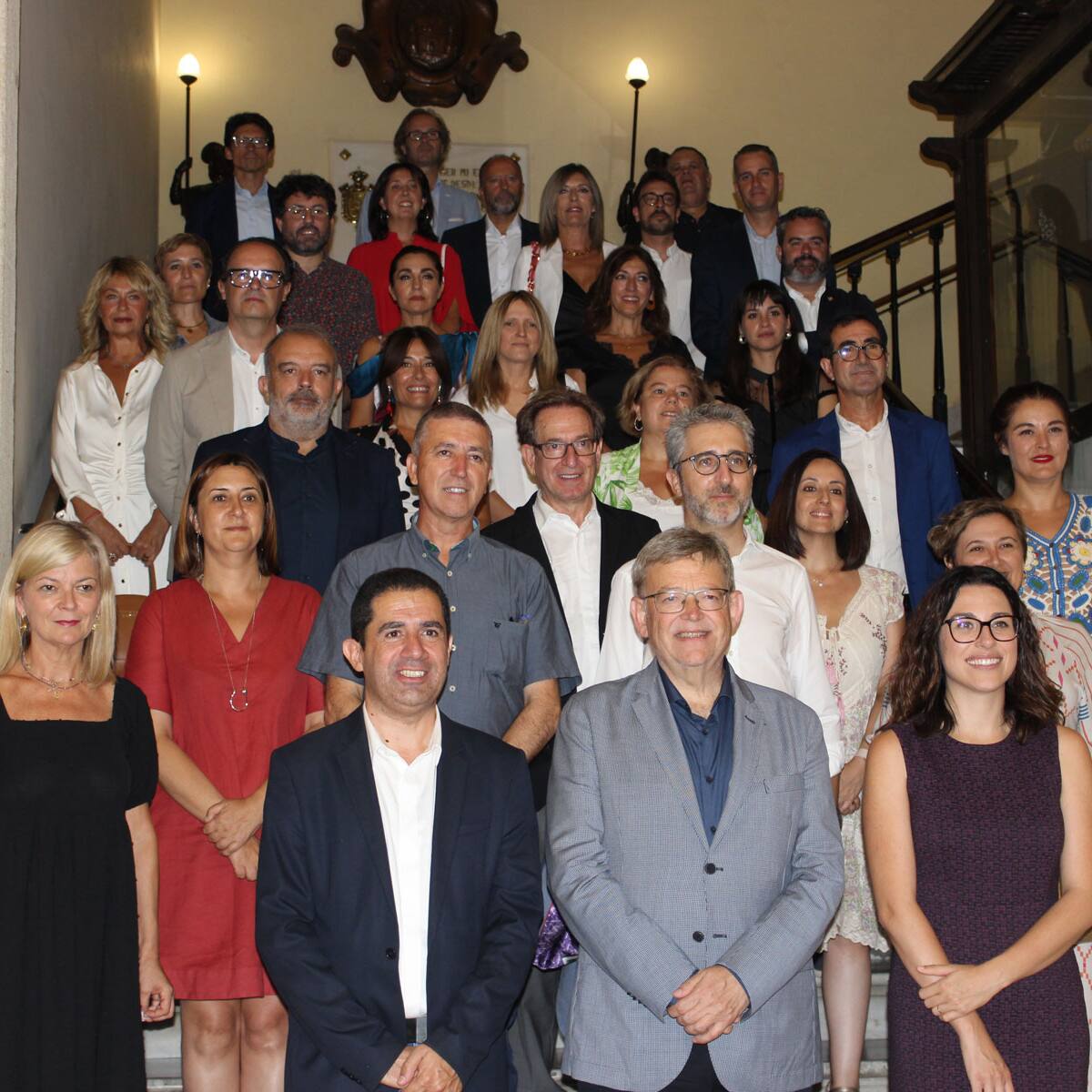 El Consell visita el Ayuntamiento de Alcoy y Ximo Puig pone a los alcoyanos como ejemplo de lucha y resistencia