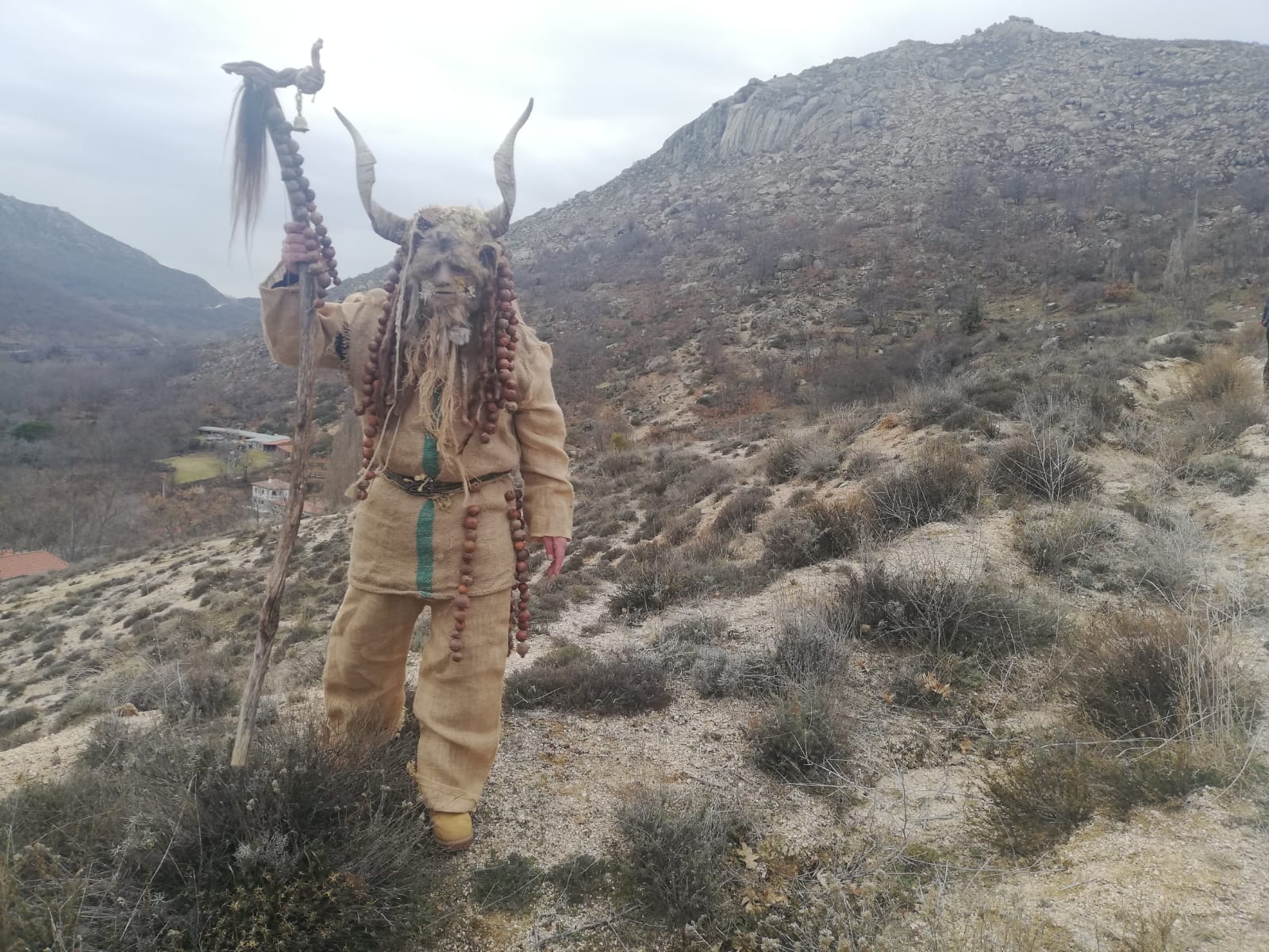 Los harramachos se visten con elementos de la naturaleza y pueden verse los sábados de Carnaval en Navalacruz