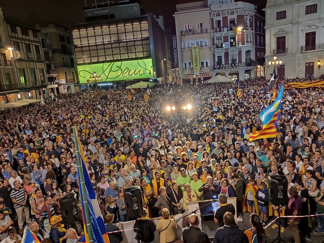 Concentració a la plaça Mercadal de Reus. 