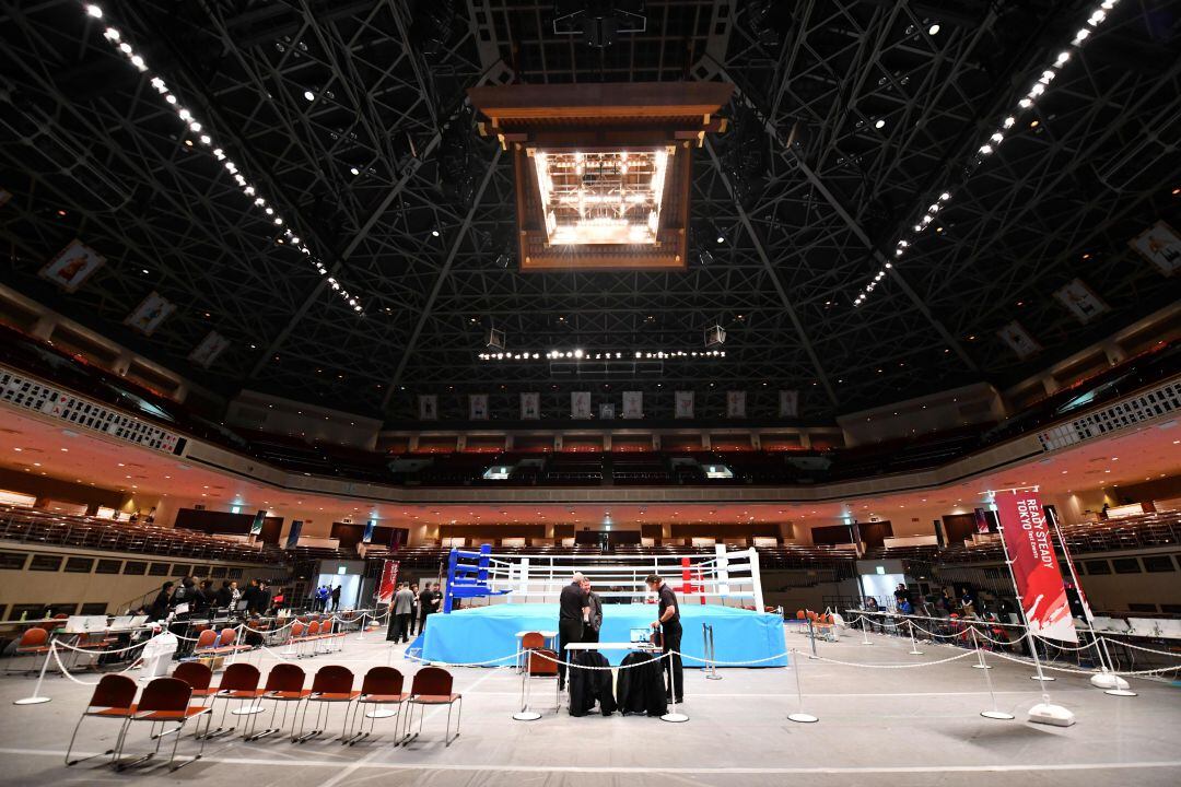 El cuadrilátero del Arena Kokugikan acoge los combates de boxeo de Tokio 2020