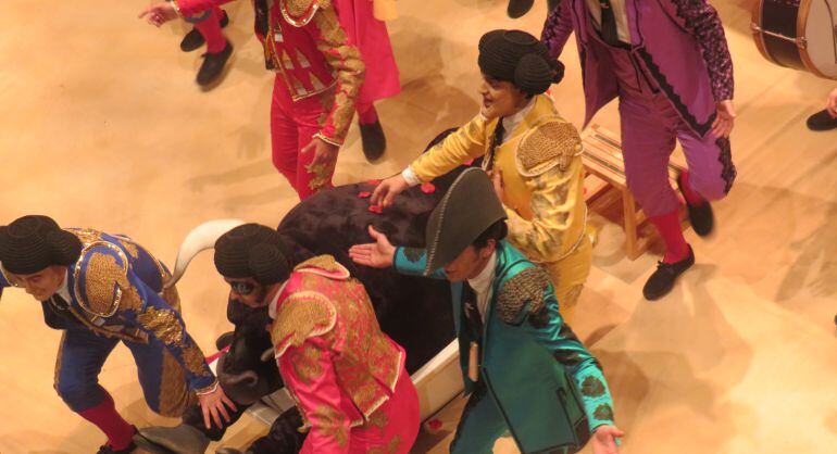 La chirigota de Sevilla 'Una corrida en tu cara' en su pase de cuartos