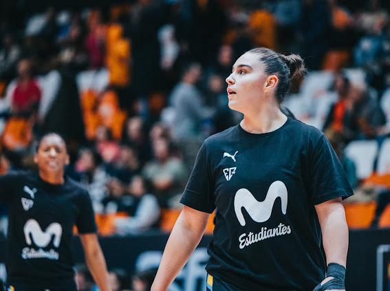 La jugadora riojana ha disfrutado de sus primeros minutos en Liga Femenina en el partido entre Valencia y Movistar Estudiantes | Movistar Estudiantes