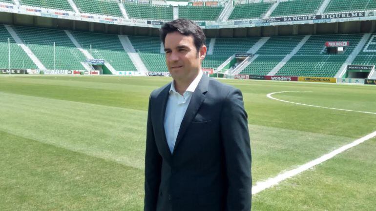 El técnico del Elche C.F. Alberto Toril en el estadio Martínez Valero