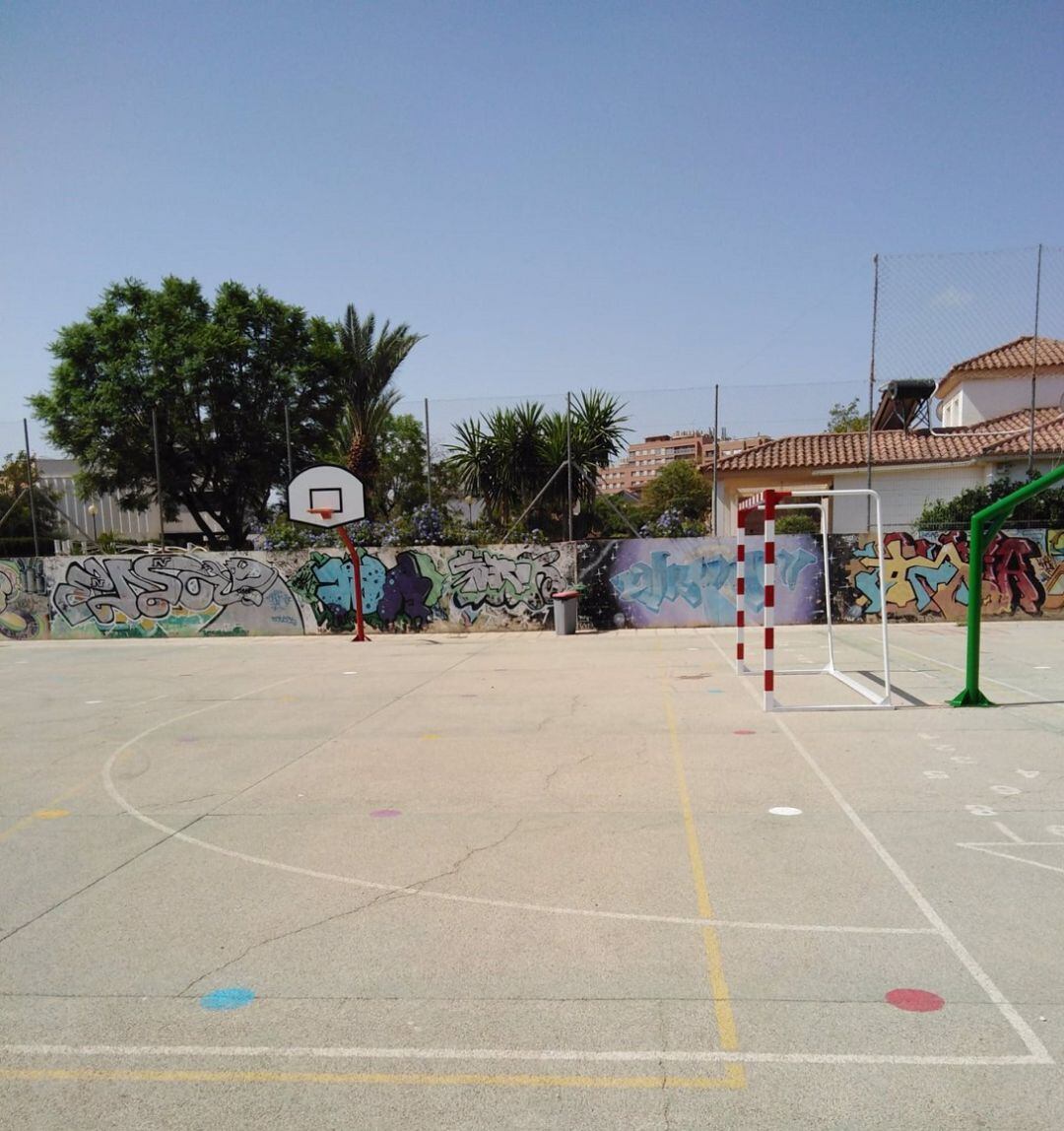 Pista deportiva del colegio San Fernando.